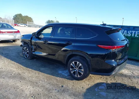 2022 Toyota Highlander Xle z USA, uszkodzony, nr VIN 5TDGZRAH6NS560624